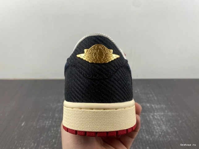 1 Retro Low OG Room Jordan Trophy Away 0103